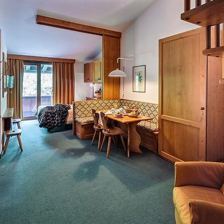 Hotel Cristallino D'Ampezzo Кортина д'Ампецо Екстериор снимка