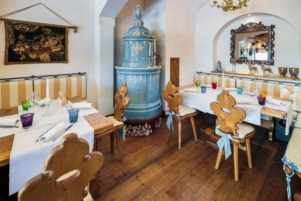 Hotel Cristallino D'Ampezzo Кортина д'Ампецо Екстериор снимка