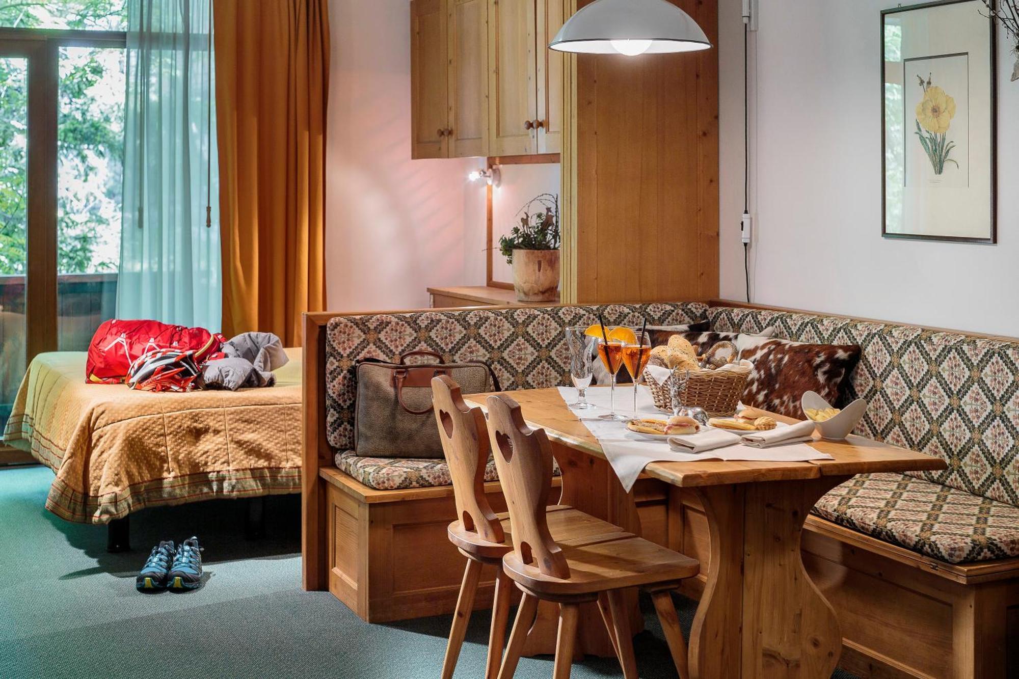 Hotel Cristallino D'Ampezzo Кортина д'Ампецо Екстериор снимка