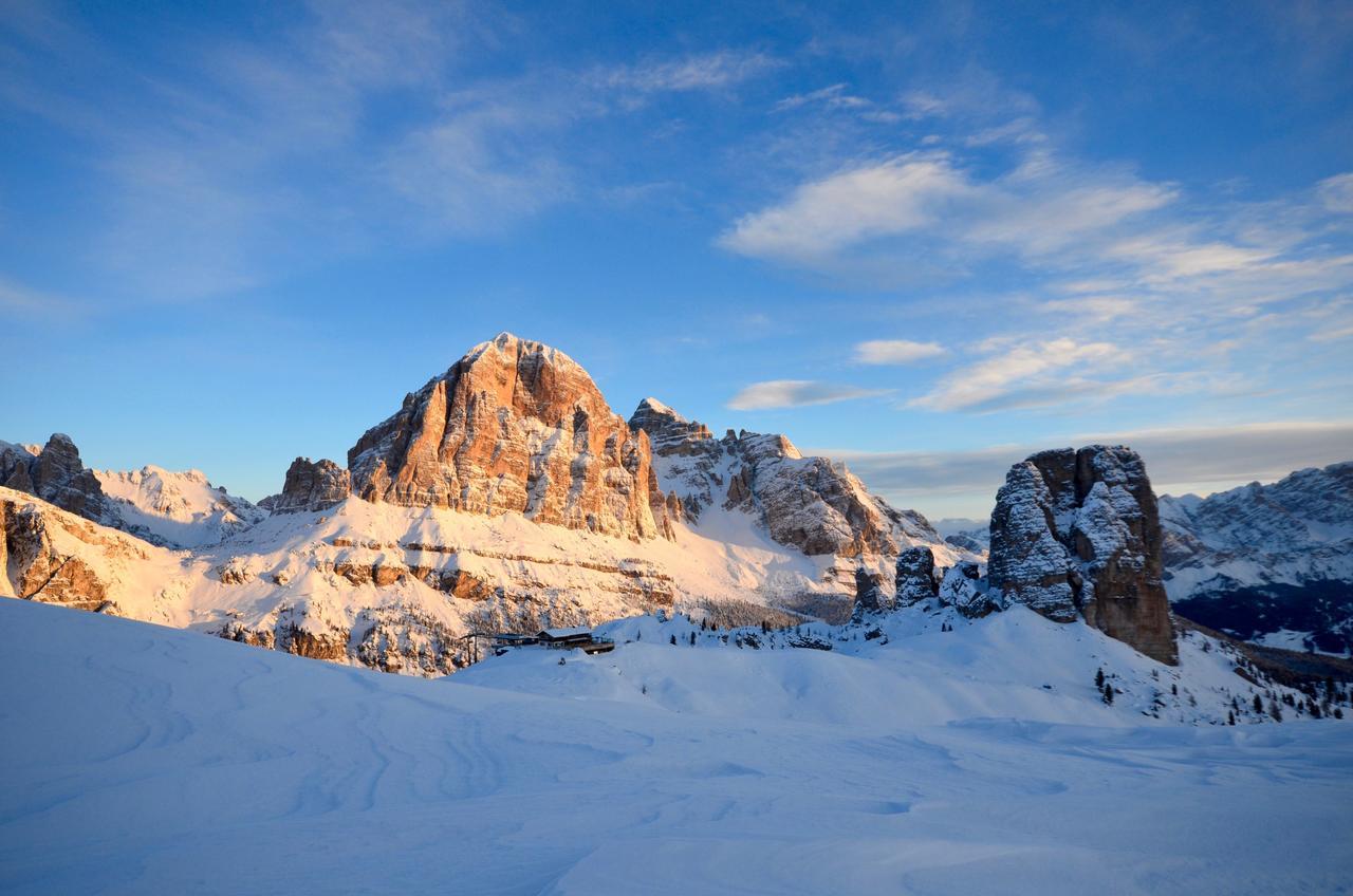 Hotel Cristallino D'Ampezzo Кортина д'Ампецо Екстериор снимка